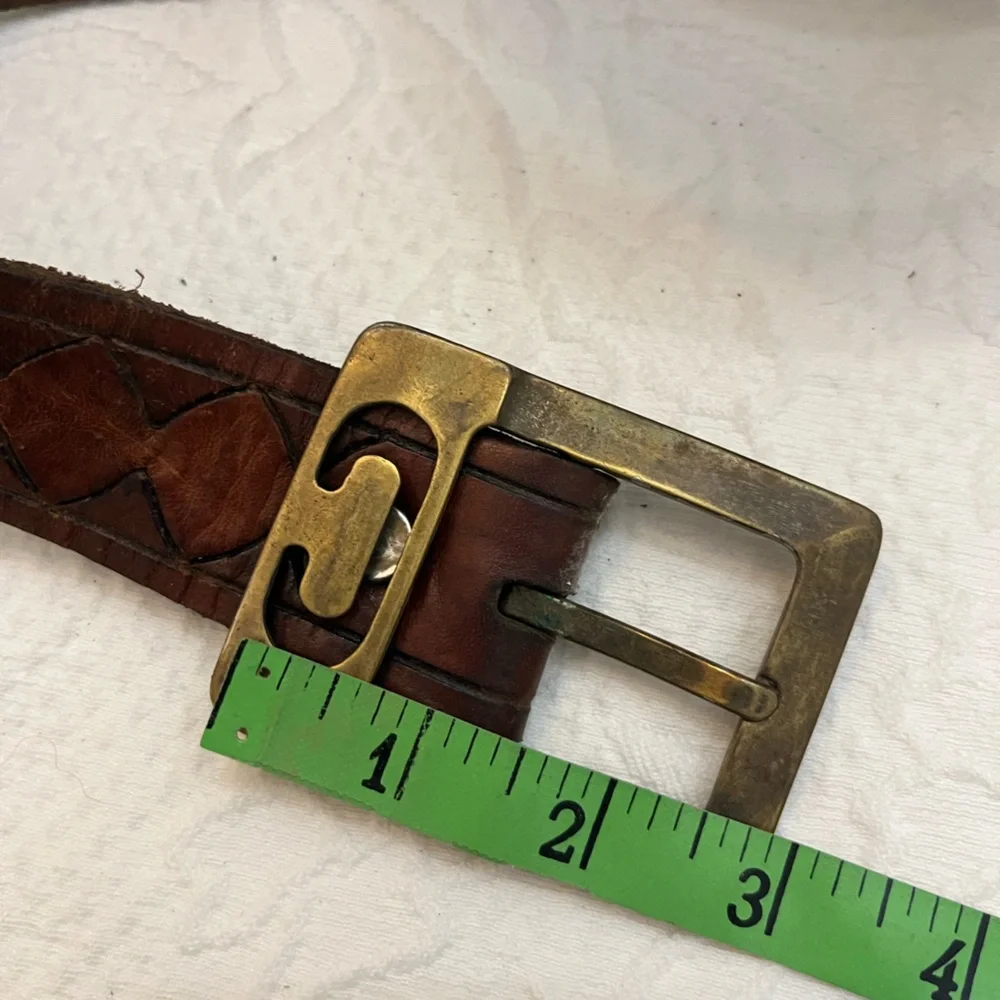 Vintage brown leather belt engraved C accent buckle - Picture 7 of 9
